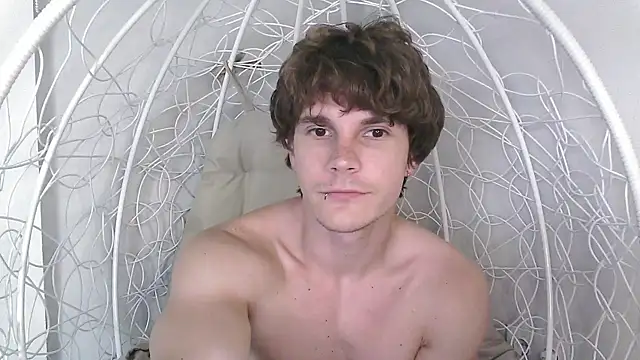Snapshot of Eric_Crush chatting on July 16, 2026, 1:11 am Eric Crush online show from July 16, 2026, 1:11 am
