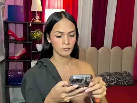 Snapshot of XxBeautyxX chatting on June 13, 2026, 7:06 am XxBeautyxX online show from June 13, 2026, 7:06 am