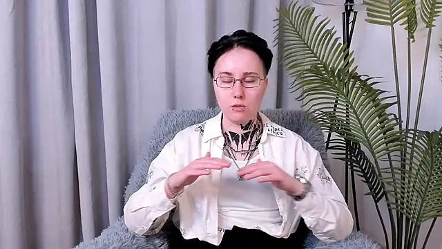 LeonOsbey online show from June 3, 2026, 2:33 pm