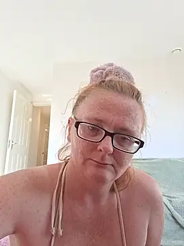 Snapshot of Naughtybutnicedaisy chatting on June 26, 2026, 4:44 pm Naughtybutnicedaisy online show from June 26, 2026, 4:44 pm