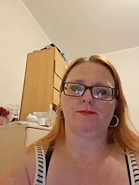 Snapshot of Naughtybutnicedaisy chatting on June 27, 2026, 12:33 pm Naughtybutnicedaisy online show from June 27, 2026, 12:33 pm