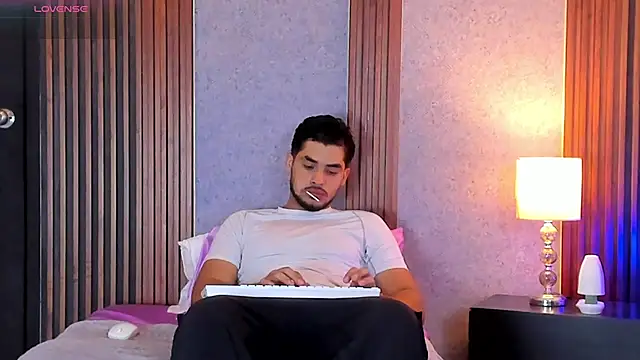 Snapshot of luciano_vitale chatting on July 10, 2026, 12:41 pm luciano vitale online show from July 10, 2026, 12:41 pm