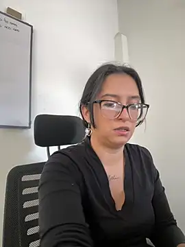 Snapshot of Kloenovoa- chatting on July 6, 2026, 1:41 pm Kloenovoa- online show from July 6, 2026, 1:41 pm