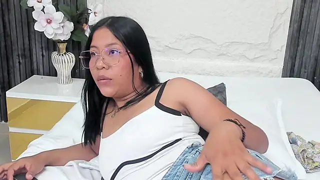 Snapshot of Chloe_dreams4u chatting on July 7, 2026, 2:43 pm Chloe dreams4u online show from July 7, 2026, 2:43 pm