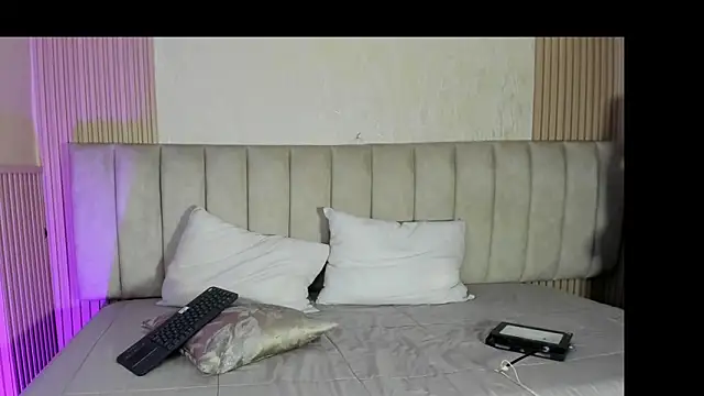 Snapshot of julimonroe_ chatting on June 27, 2026, 1:32 am julimonroe online show from June 27, 2026, 1:32 am