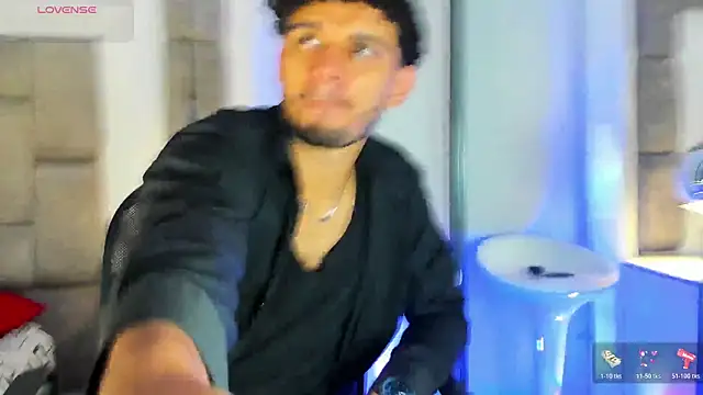 Snapshot of LucasThomson_ chatting on July 19, 2026, 4:05 am LucasThomson online show from July 19, 2026, 4:05 am