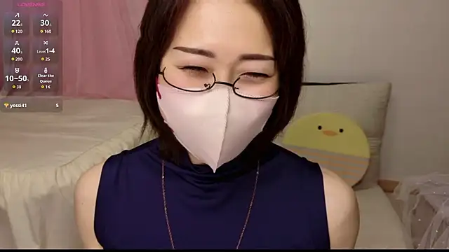 Snapshot of Momo_hip chatting on July 8, 2026, 11:04 am Momo hip online show from July 8, 2026, 11:04 am