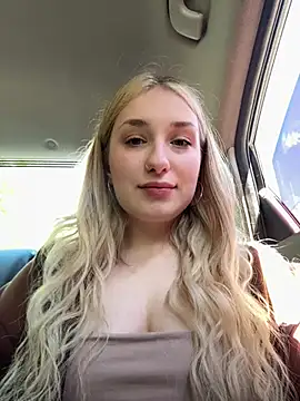 Snapshot of Polly_Pop chatting on June 19, 2026, 12:42 pm Polly Pop online show from June 19, 2026, 12:42 pm