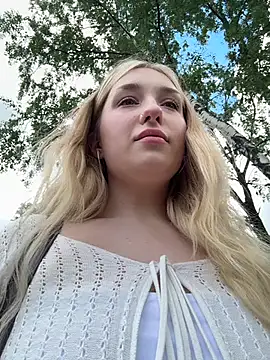 Snapshot of Polly_Pop chatting on June 22, 2026, 10:45 am Polly Pop online show from June 22, 2026, 10:45 am