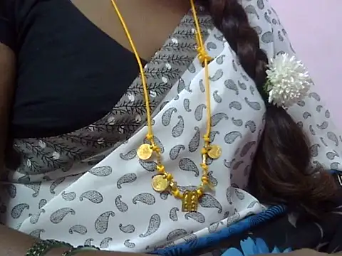 Snapshot of tamil-priyaaa chatting on August 3, 2026, 6:44 pm tamil-priyaaa online show from August 3, 2026, 6:44 pm