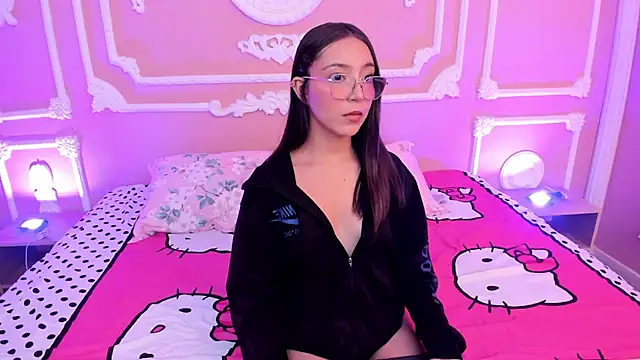 NinaSinclair online show from June 8, 2026, 11:21 am