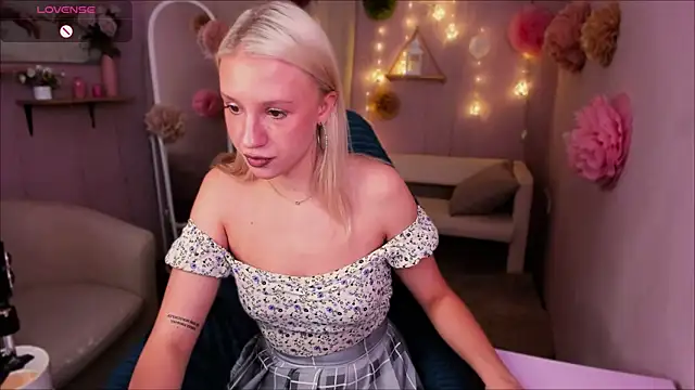 Snapshot of Angel_Tessa chatting on July 29, 2026, 8:51 pm Angel Tessa online show from July 29, 2026, 8:51 pm