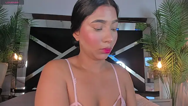 Snapshot of Little-Cherry- chatting on July 10, 2026, 6:32 pm Little-Cherry- online show from July 10, 2026, 6:32 pm