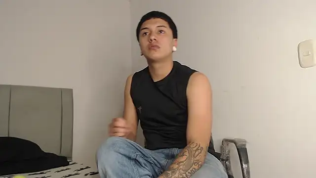 Owenn  blueee online show from June 26, 2026, 4:17 am