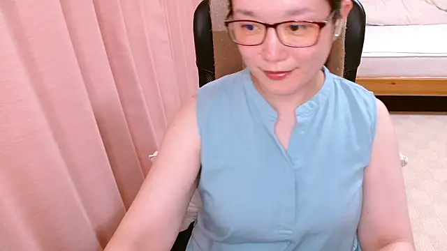 Snapshot of LENA-xo chatting on June 17, 2026, 3:57 pm LENA-xo online show from June 17, 2026, 3:57 pm