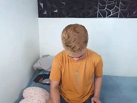 yourmikexxx online show from June 19, 2026, 5:28 pm
