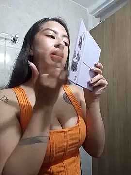 Snapshot of Shannel_72 chatting on June 6, 2026, 7:51 pm Shannel 72 online show from June 6, 2026, 7:51 pm