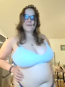 Snapshot of Minette_ chatting on June 8, 2026, 1:28 am Minette online show from June 8, 2026, 1:28 am