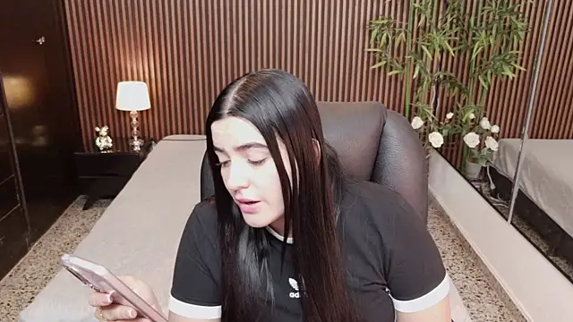 Snapshot of karilyncollinss chatting on June 19, 2026, 8:23 pm karilyncollinss online show from June 19, 2026, 8:23 pm