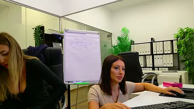 Snapshot of BabesGoWild chatting on September 9, 2025, 4:23 am BabesGoWild online show from September 9, 2025, 4:23 am