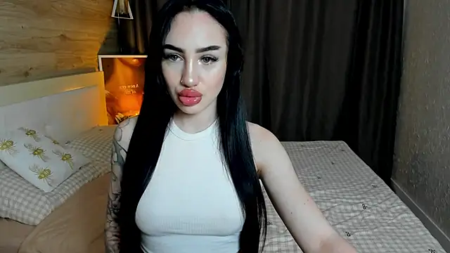 Snapshot of MayaGlamour chatting on June 14, 2026, 8:27 am MayaGlamour online show from June 14, 2026, 8:27 am