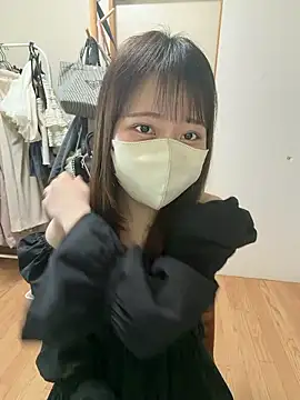 Snapshot of Miiruuu75 chatting on June 10, 2026, 12:11 am Miiruuu75 online show from June 10, 2026, 12:11 am