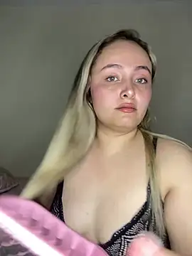 Rositafresitaa online show from June 17, 2026, 2:36 am
