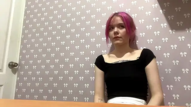 Snapshot of Linecutie chatting on July 1, 2026, 8:52 pm Linecutie online show from July 1, 2026, 8:52 pm