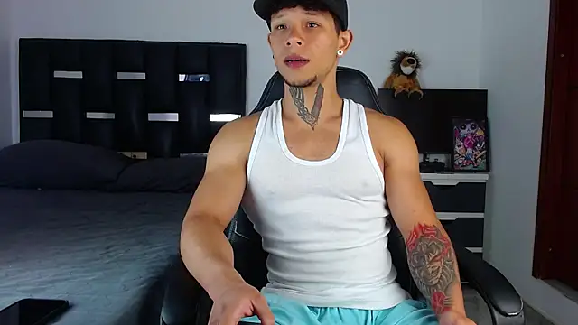 Snapshot of Erosscott_ chatting on July 2, 2026, 3:18 pm Erosscott online show from July 2, 2026, 3:18 pm