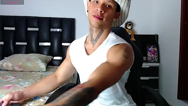 Snapshot of Erosscott_ chatting on July 30, 2026, 3:22 pm Erosscott online show from July 30, 2026, 3:22 pm