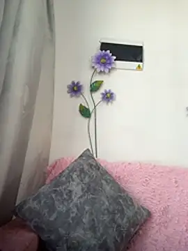 Mia Hony online show from July 13, 2026, 7:27 pm