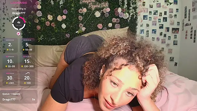 LyraCovee online show from July 23, 2026, 2:09 am