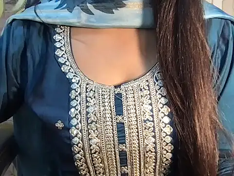 Snapshot of Sizzling_Maya chatting on July 4, 2026, 4:51 am Sizzling Maya online show from July 4, 2026, 4:51 am