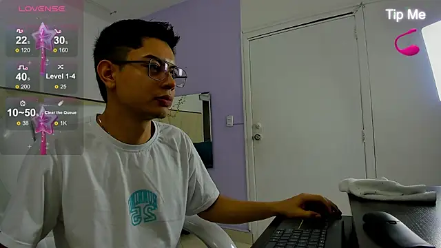 Snapshot of Ethan12_ chatting on July 5, 2026, 3:23 am Ethan12 online show from July 5, 2026, 3:23 am