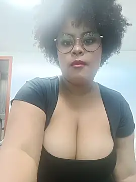 Snapshot of Lolacurly69 chatting on June 12, 2026, 9:35 pm Lolacurly69 online show from June 12, 2026, 9:35 pm