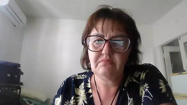 Snapshot of ErikaXShine chatting on June 18, 2026, 11:58 am ErikaXShine online show from June 18, 2026, 11:58 am