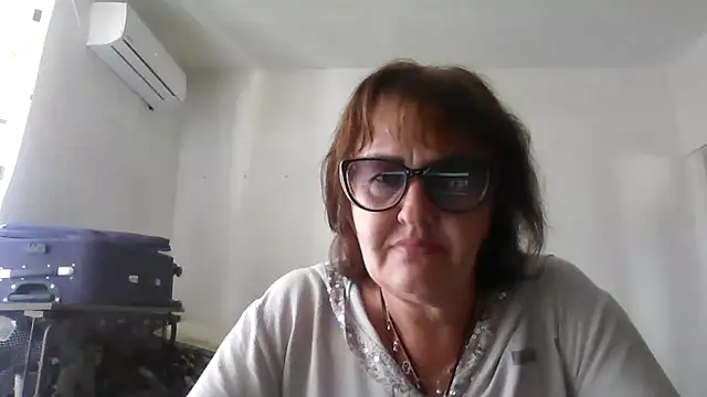 Snapshot of ErikaXShine chatting on June 22, 2026, 12:13 pm ErikaXShine online show from June 22, 2026, 12:13 pm