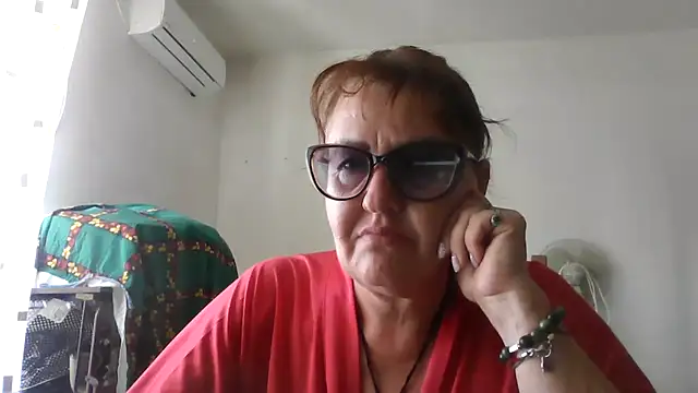 Snapshot of ErikaXShine chatting on June 25, 2026, 12:09 pm ErikaXShine online show from June 25, 2026, 12:09 pm