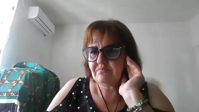 Snapshot of ErikaXShine chatting on June 28, 2026, 12:00 pm ErikaXShine online show from June 28, 2026, 12:00 pm