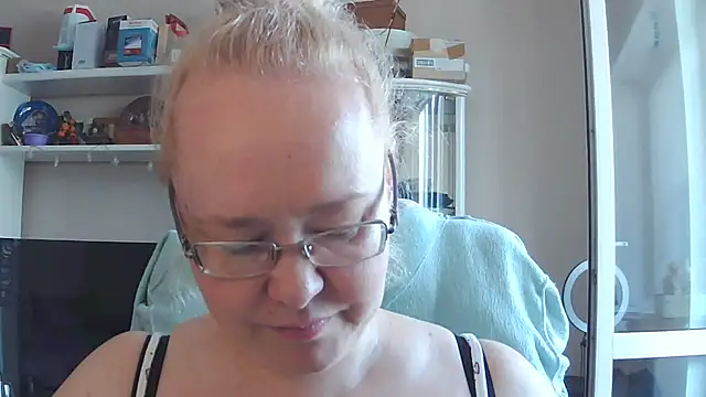 Snapshot of Viola27 chatting on July 24, 2026, 7:28 am Viola27 online show from July 24, 2026, 7:28 am