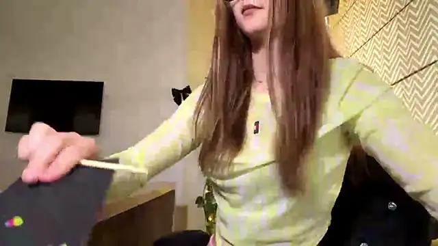 Snapshot of AvrilGillig chatting on June 16, 2026, 1:14 pm AvrilGillig online show from June 16, 2026, 1:14 pm