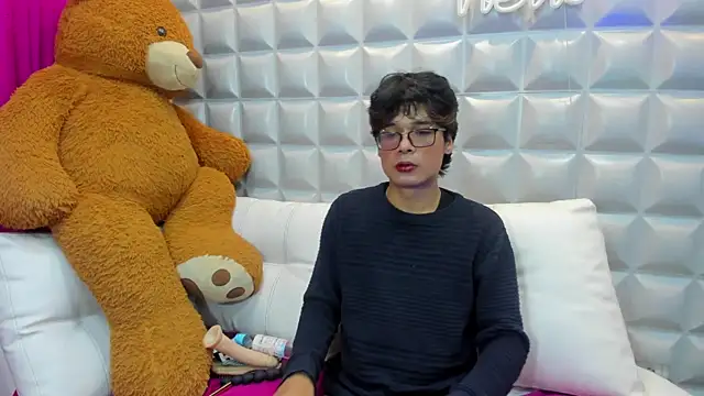 Snapshot of maximo_2019 chatting on July 3, 2026, 7:42 pm maximo 2019 online show from July 3, 2026, 7:42 pm