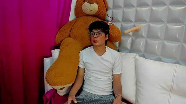 Snapshot of maximo_2019 chatting on July 6, 2026, 7:05 pm maximo 2019 online show from July 6, 2026, 7:05 pm