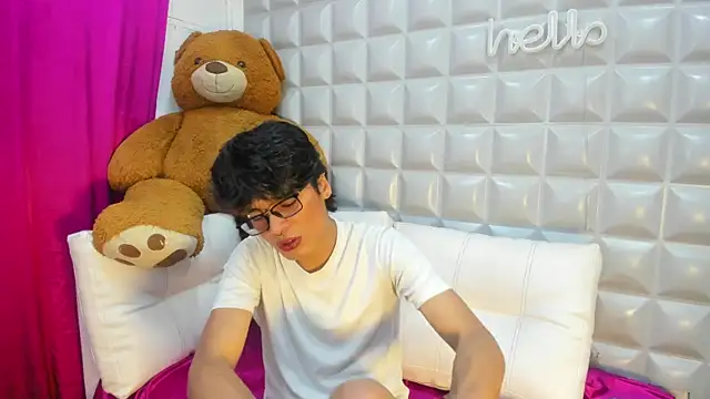 Snapshot of maximo_2019 chatting on July 7, 2026, 9:08 pm maximo 2019 online show from July 7, 2026, 9:08 pm