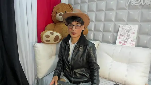 Snapshot of maximo_2019 chatting on July 15, 2026, 4:56 pm maximo 2019 online show from July 15, 2026, 4:56 pm