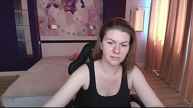 Snapshot of LunaKissesx chatting on June 18, 2026, 11:25 am LunaKissesx online show from June 18, 2026, 11:25 am