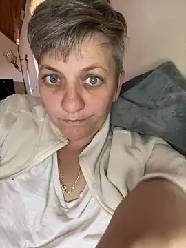 blueiceeyes online show from June 10, 2026, 11:53 am
