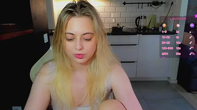 Snapshot of blonde_kellyy chatting on July 27, 2026, 6:20 am blonde kellyy online show from July 27, 2026, 6:20 am
