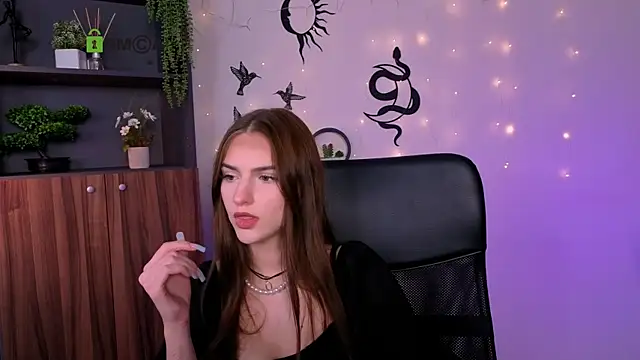 naomi perl online show from August 9, 2026, 9:14 am