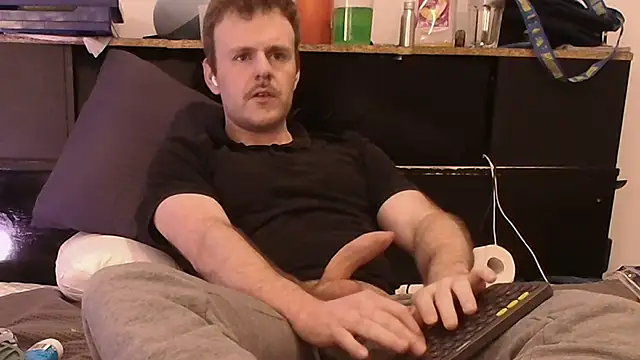 Snapshot of kinkyboipig chatting on June 17, 2026, 7:44 am kinkyboipig online show from June 17, 2026, 7:44 am